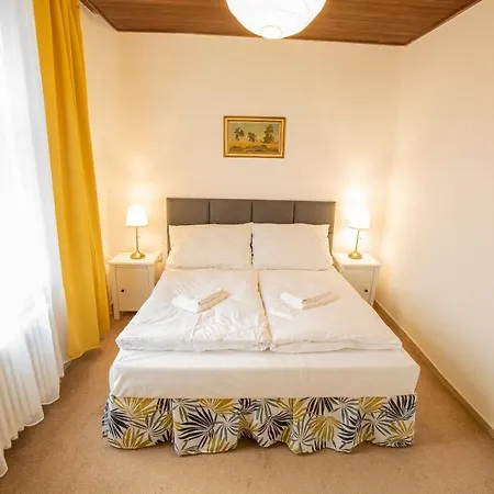 Konukevi V Parku 3*