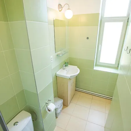 Konukevi V Parku 3*